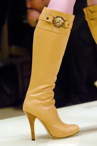 Look 16
